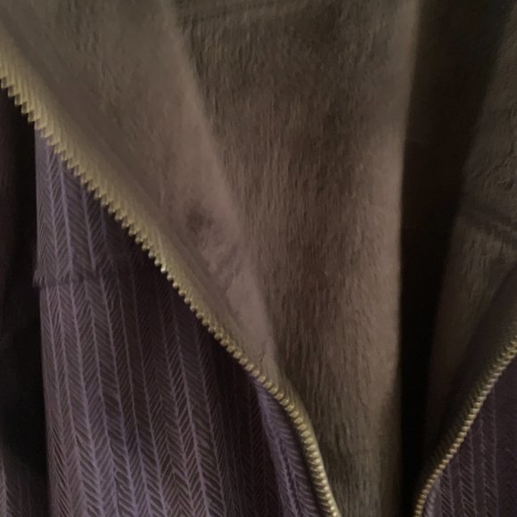 MEC mens size size xl, purple black design, like new, wind/rain resistant. soft - Picture 5 of 6